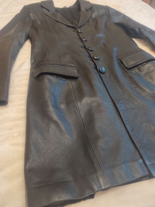 Черно кожено манто