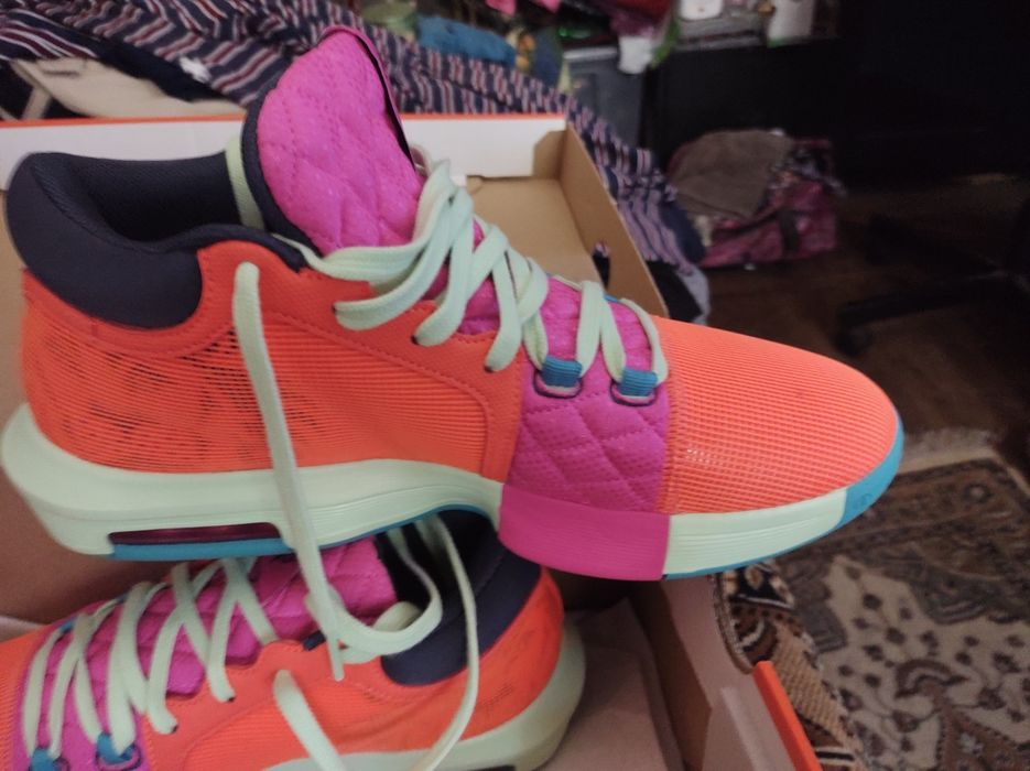 Nike LeBron witness VIII fucsia