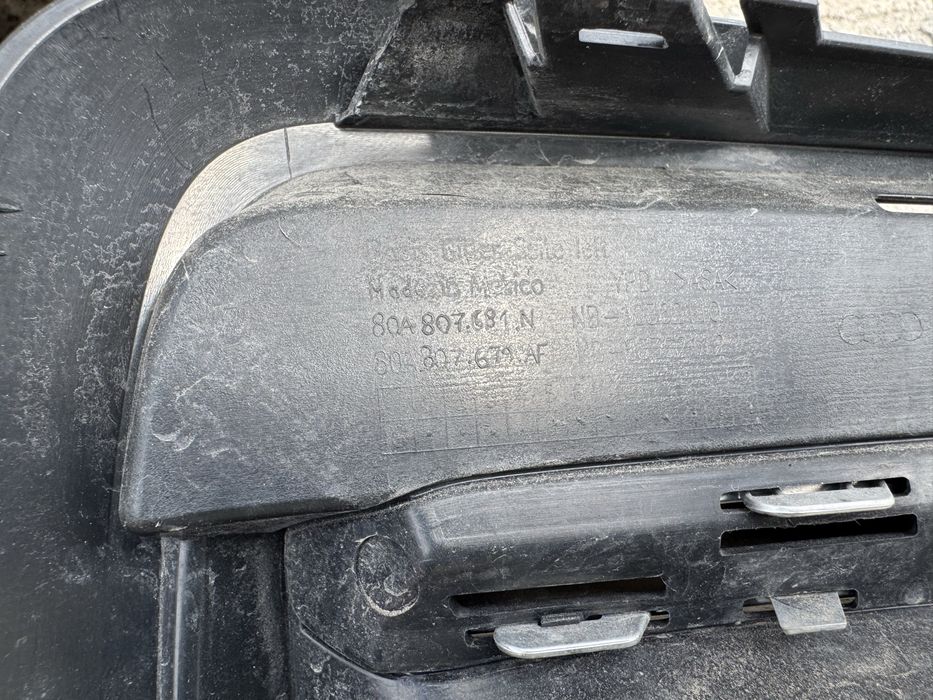 Оригин решетка лява  предна броня халоген Audi Q5 FY 2020- 80A807681