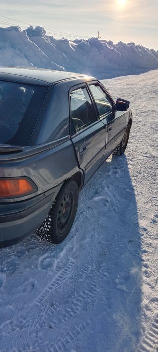 Мазда 323 на ходу