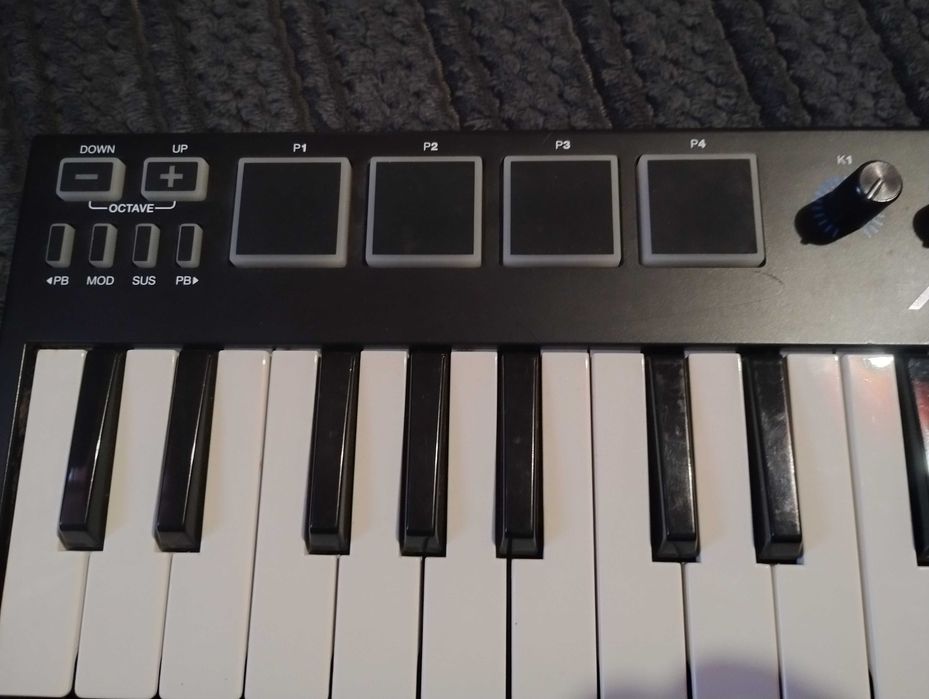Контролер, миксер ALESIS