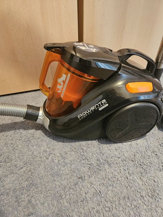 Aspirator fără sac Compact Power Cyclonic RO3753EA