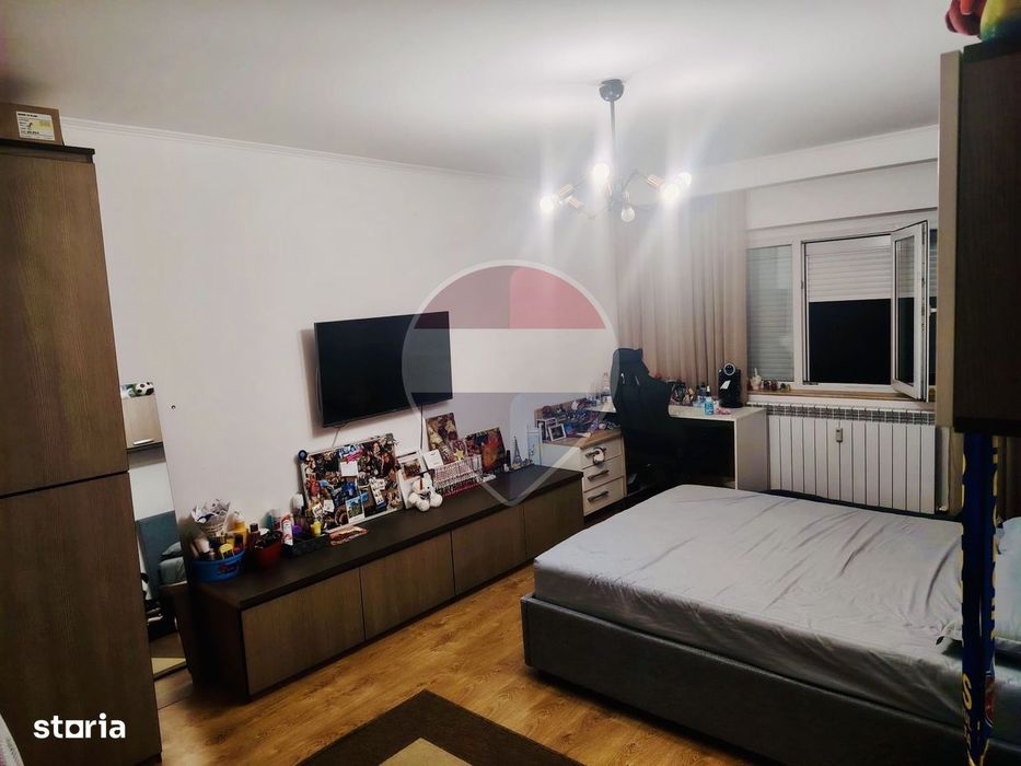 Apartament cu 3 camere de vânzare în zona Dragos Voda