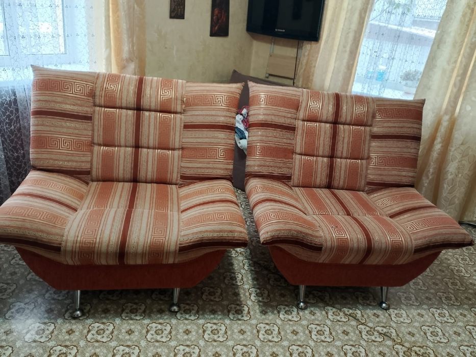 Два кресла в отличном состоянии за 16 000 тг,доставлю до адреса. .