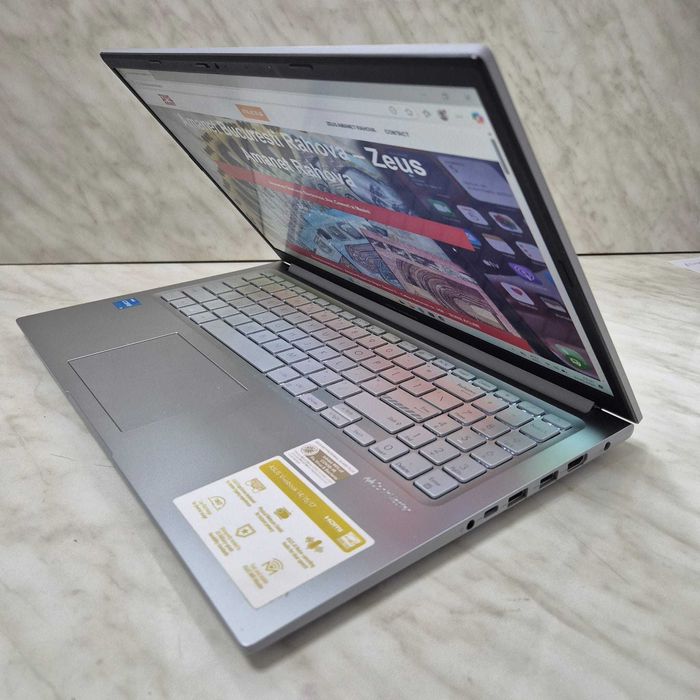 Laptop Asus VivoBook i3 gen 12 8gb fara incarcator Zeus Amanet Rahova 34460