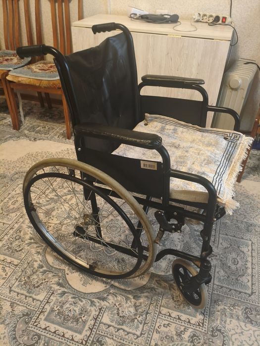 Продам инвалидную коляску