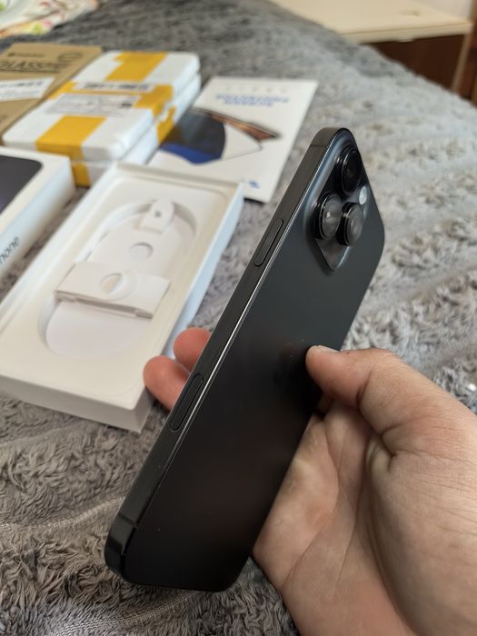 Iphone 16Pro Max 256Gb 88% 5Калъва, И 10 Протектора за Екран