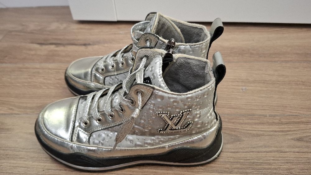 Продам осенние ботинки