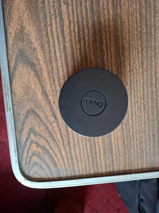 Продавам Dell USB-C Mobile Adapter DA300