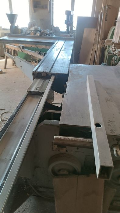 Vând circular cu incizor