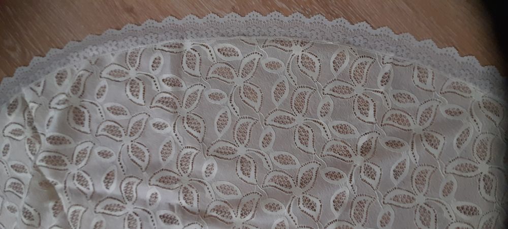 Продам скатерти на круглый стол