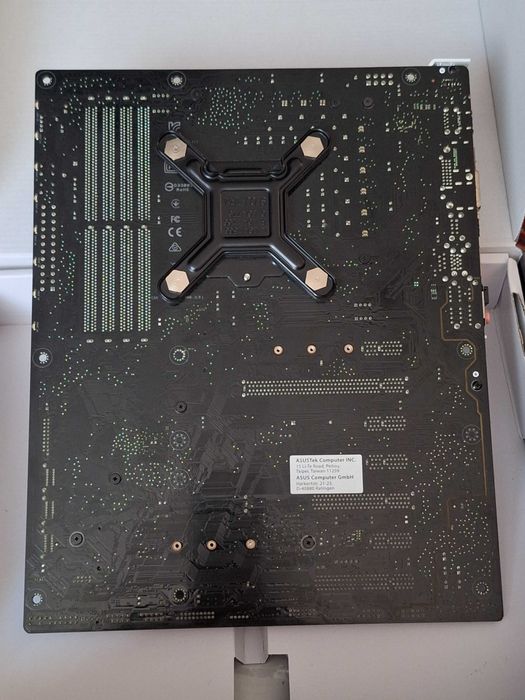 Placa de baza + Procesor + Memorie Ram + Sursa