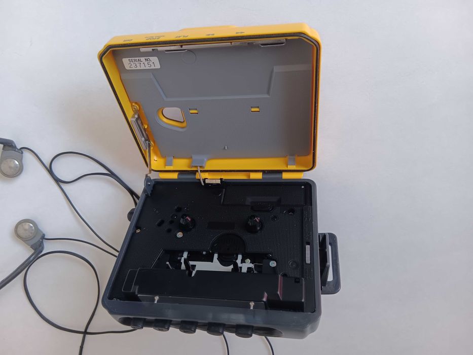 Walkman Sony WM-FS393, de colectie anii 90, cu Radio,totul FUNCTIONAL