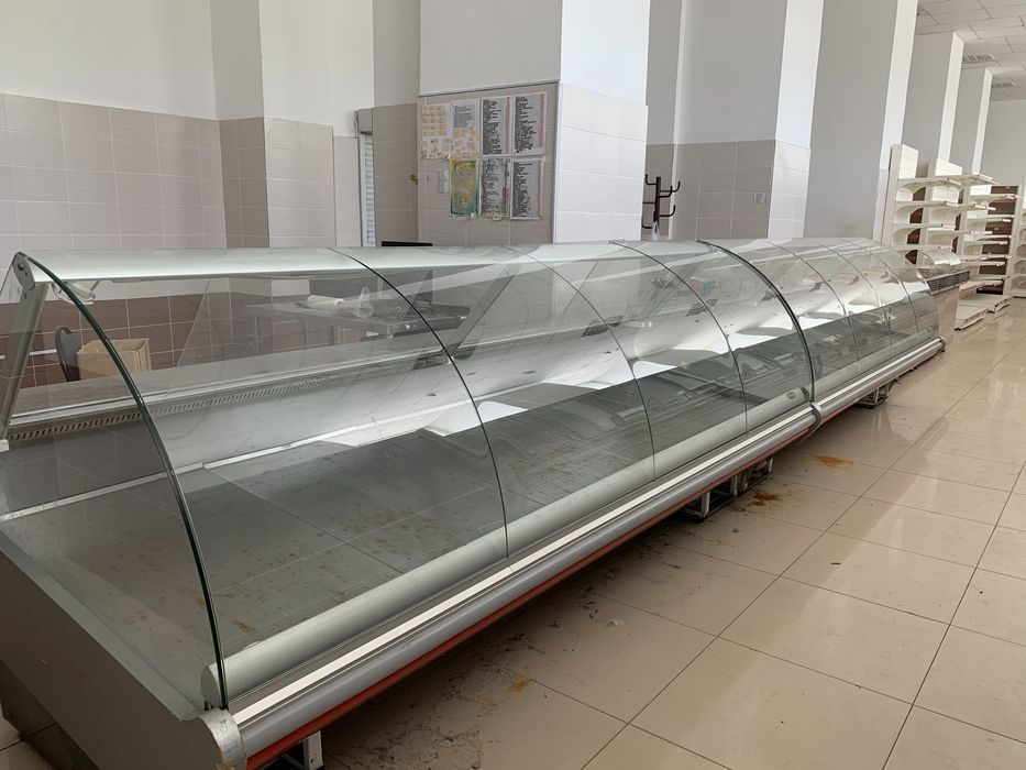 Пристенные холодильные витрины, холодильники