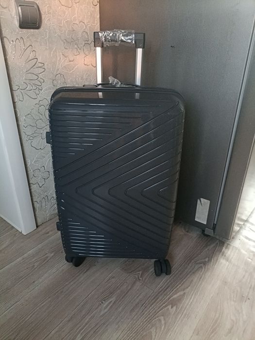 Продам чемодан в отличном состоянии