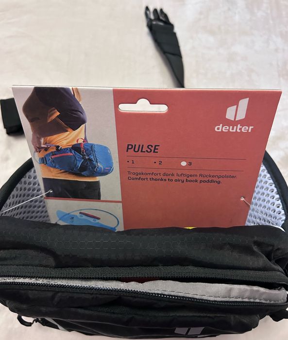 Borseta sport Deuter Pulse 3, 5l, 21x64x10cm,pentru alergare si ciclism, nou cu eticheta.