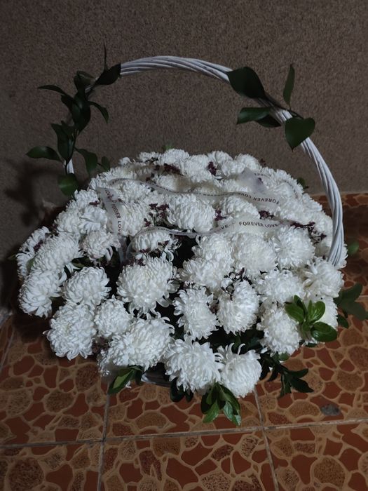 Букет корзина хризантемы