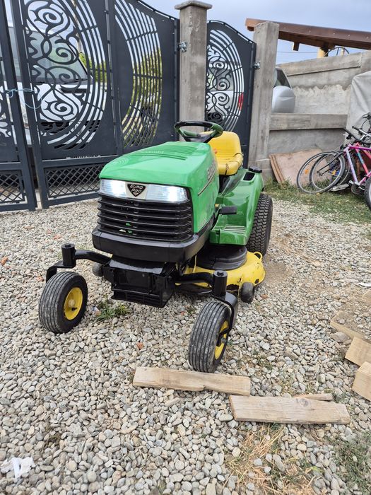 Tractoras de gazon John Deere in 2 pistoane 16cp