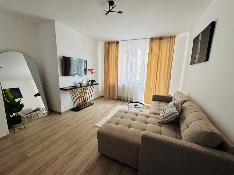 Închiriez apartament Bulevardul Castanilor