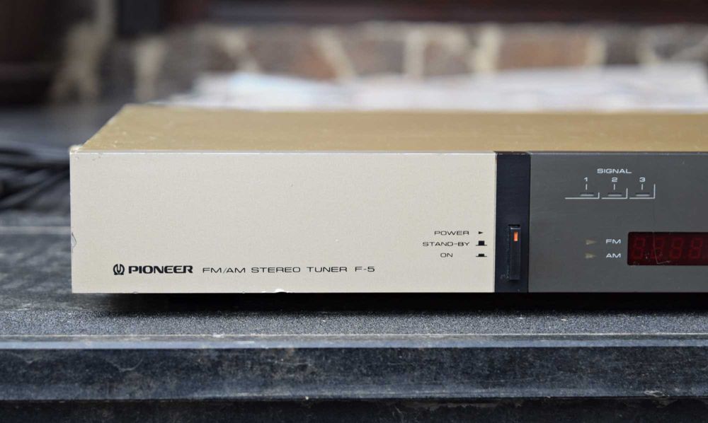 Tuner Pioneer F-5, radio