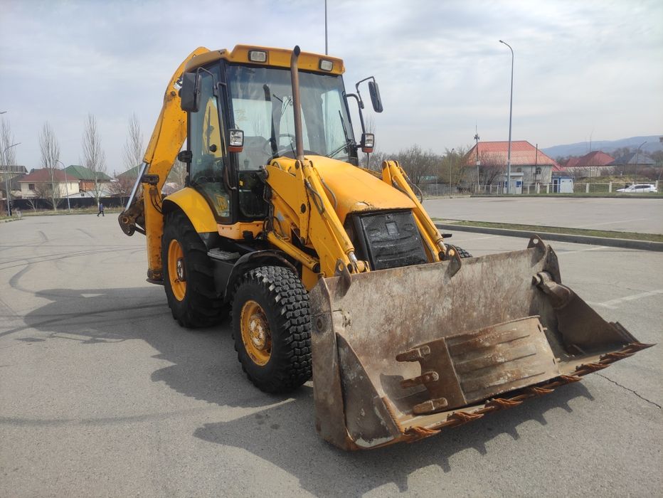Трактор. Экскаватор погрузчик JCB 3CX.