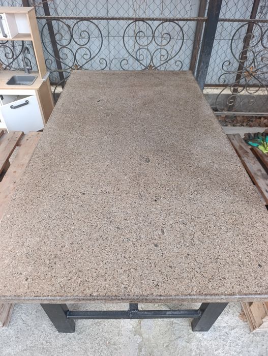 Стол из гранита, ручная работа