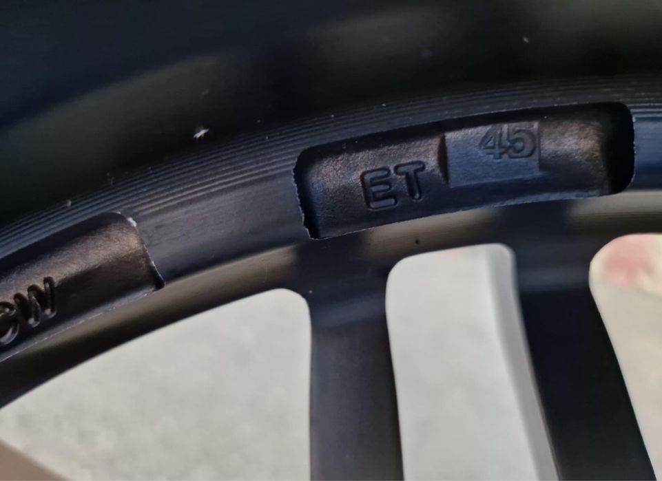 jante cu cauciucuri de iarna Mercedes 245/45 R20 DOT 2023