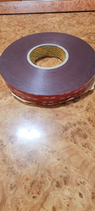 Banda dublu adeziva 3M latime 25mm lungime 33m grosime 1mm