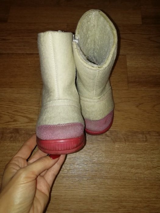 Продам валеночки для девочки