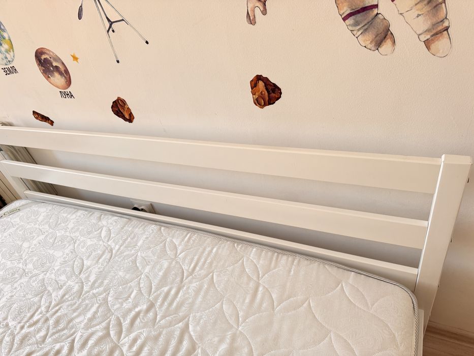 Продается кровать из массива дерева