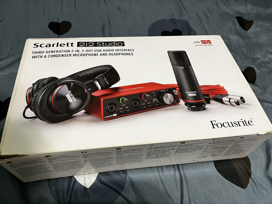 Placa audio Focusrite Scarlett 2i2 Studio (3rd Gen)