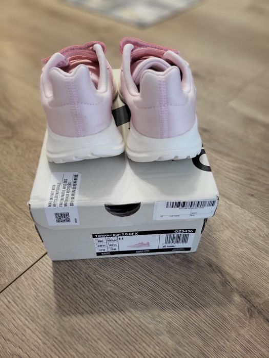 Vand adidasi fetite marca Adidas, marimea 28 1/2