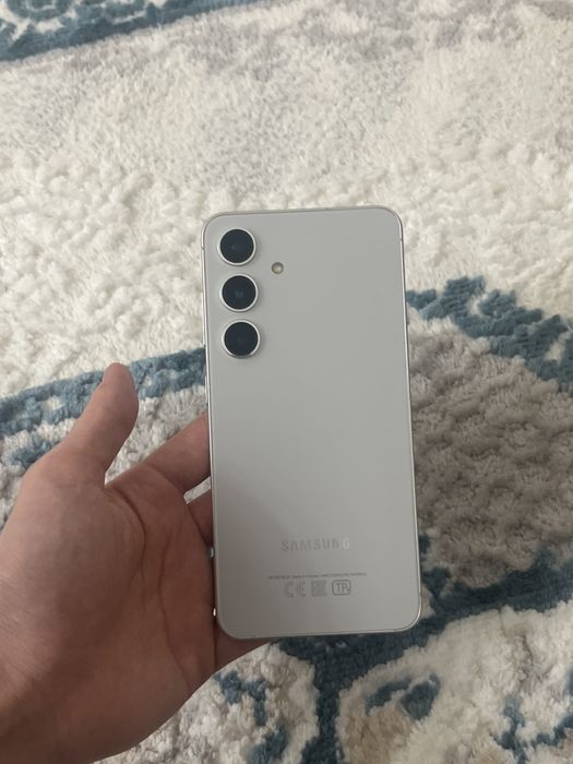 Самсунг s24  в отличном состояник