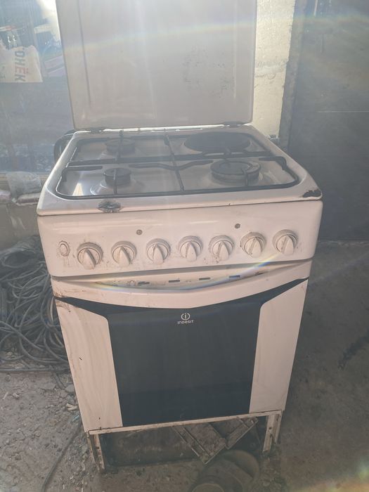 Продам газовую плиту