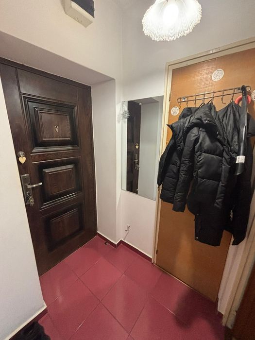 Închiriez  garsoniera