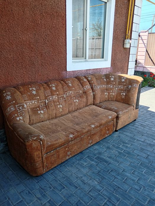 Шкаф для одежды. диван