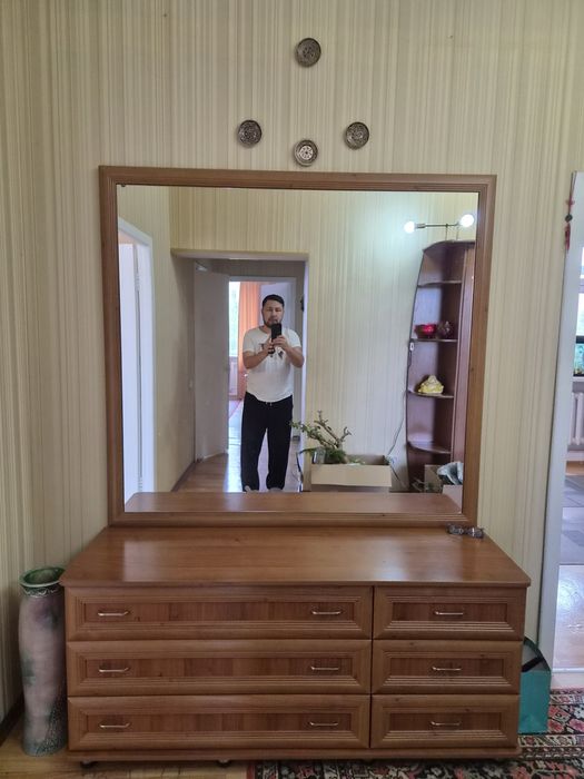 Продам комод с зеркалом