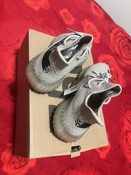 De vanzare adidasi yeezi. Boost 350.  v2