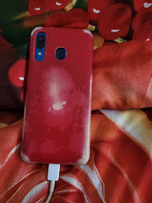 Продам телефон самсунг А20