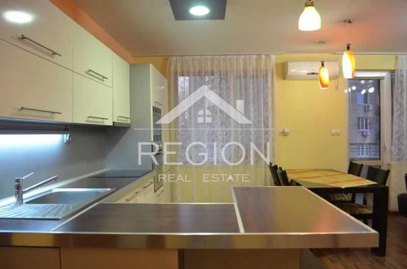 Дава се под наем Четиристаен апартамент в Варна, Център - 117 кв.м за 800 € - Снимка #2