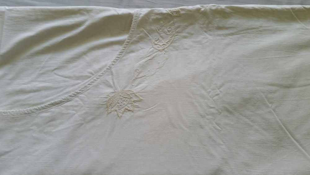 Спално бельо-долни чаршафи ,пликове,калъфки,хавлии-нови и употребявани