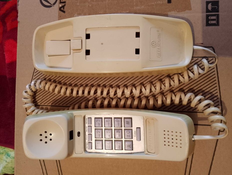 Продам домашний телефон.