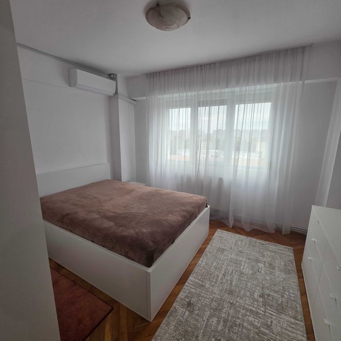 Vand apartament 3 camere