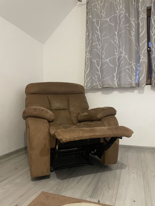 fotoliu extensibil(recliner cu suport pentru picioare)