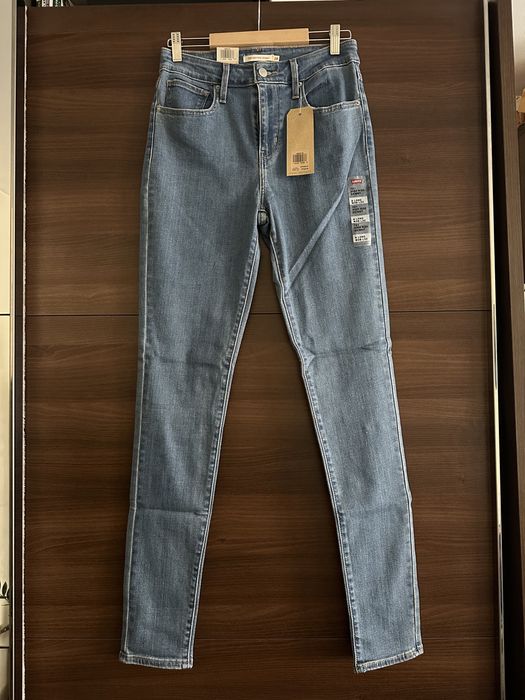 Blugi Levi’s, cu eticheta, diferite modele