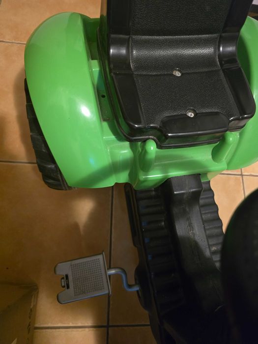 Tractor Falk pentru copii, cu pedale, verde