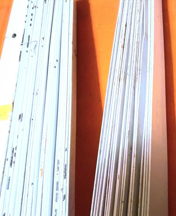 Кронштейны заводские, для стеллажей и полок, новые. Кол-во - 150 шт.