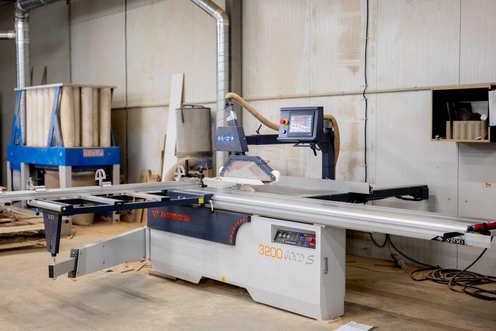 Разкрой, кантиране, разпробиване, сглобяване на плоскости (пдч, мдф)