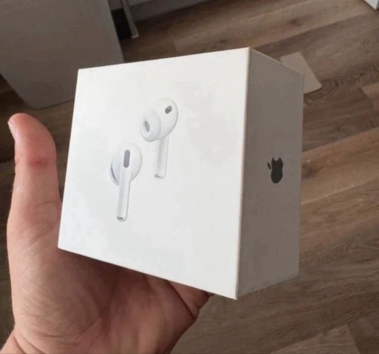 Apple AirPods Pro 3 с чантичка