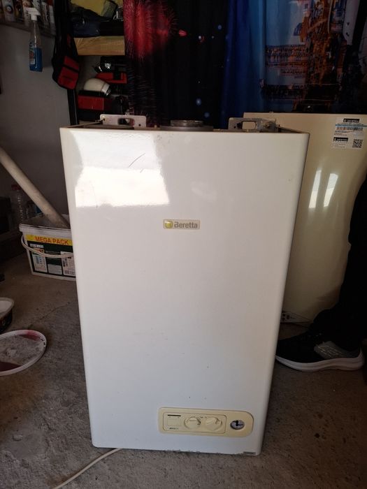 Vând 2 centrale de apartament defecte